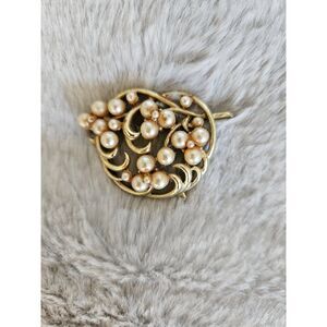 Vintage Crown Trifari Gold Tone Faux Pearl Swirl Cluster Brooch Pin Mid Century
